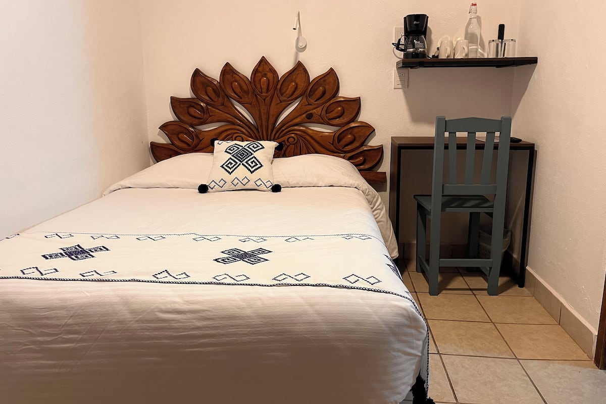 Kamar Single Standar | 1 kamar tidur, seprai premium, meja kerja, dan ruang kerja ramah laptop