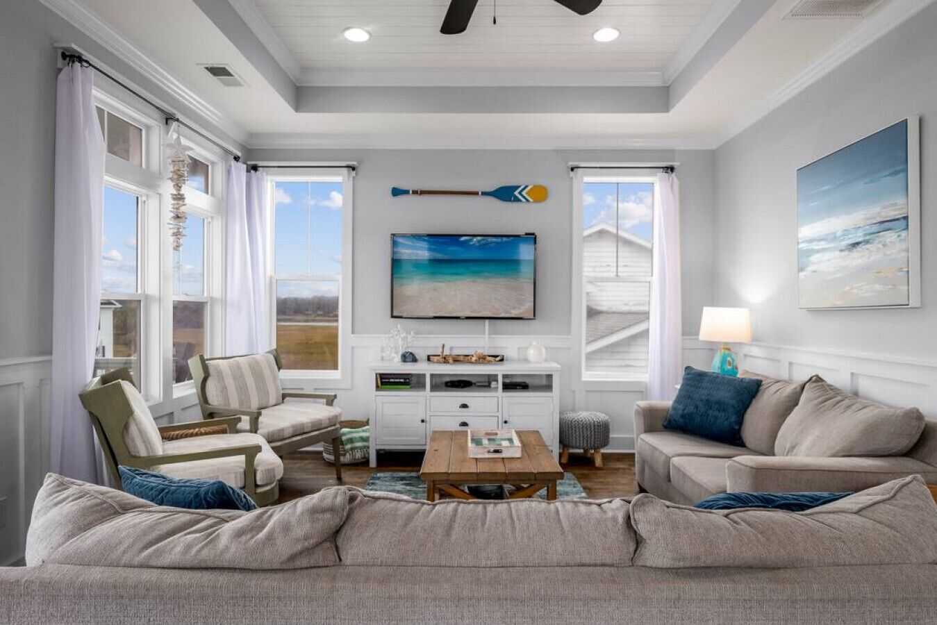 Smart TV, DVD player, books, stereo