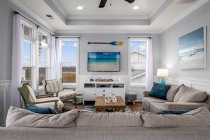 Televisor intel·ligent, reproductor de DVD, llibres i estèreo 