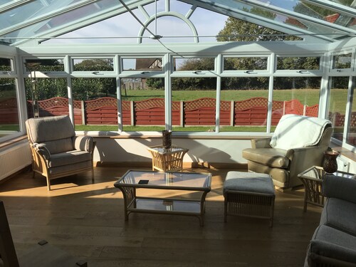 Beautiful Bungalow adjacent to fishing lake