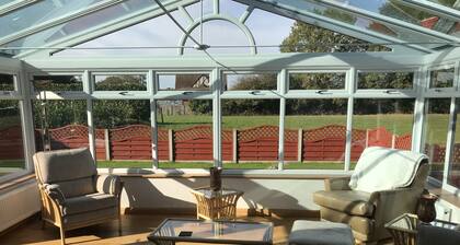 Beautiful Bungalow adjacent to fishing lake