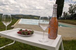 Pool - Villa La Torre in Montespertoli FI, Apartment Torre 3 bedrooms 6 beds (La Torre)