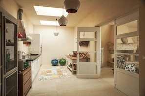 Frigorifero, forno, piano cottura, lavastoviglie