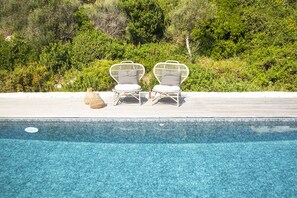 Piscina all'aperto, una piscina riscaldata