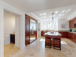Fridge, microwave, oven, stovetop - Budget Friendly, Couples Welcome - Marlin Bay (Marathon)