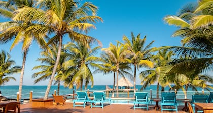 Wohnung am Meer mit Meerblick, Gemeinschaftspool und Klimaanlage - zu Fuß zum Strand!