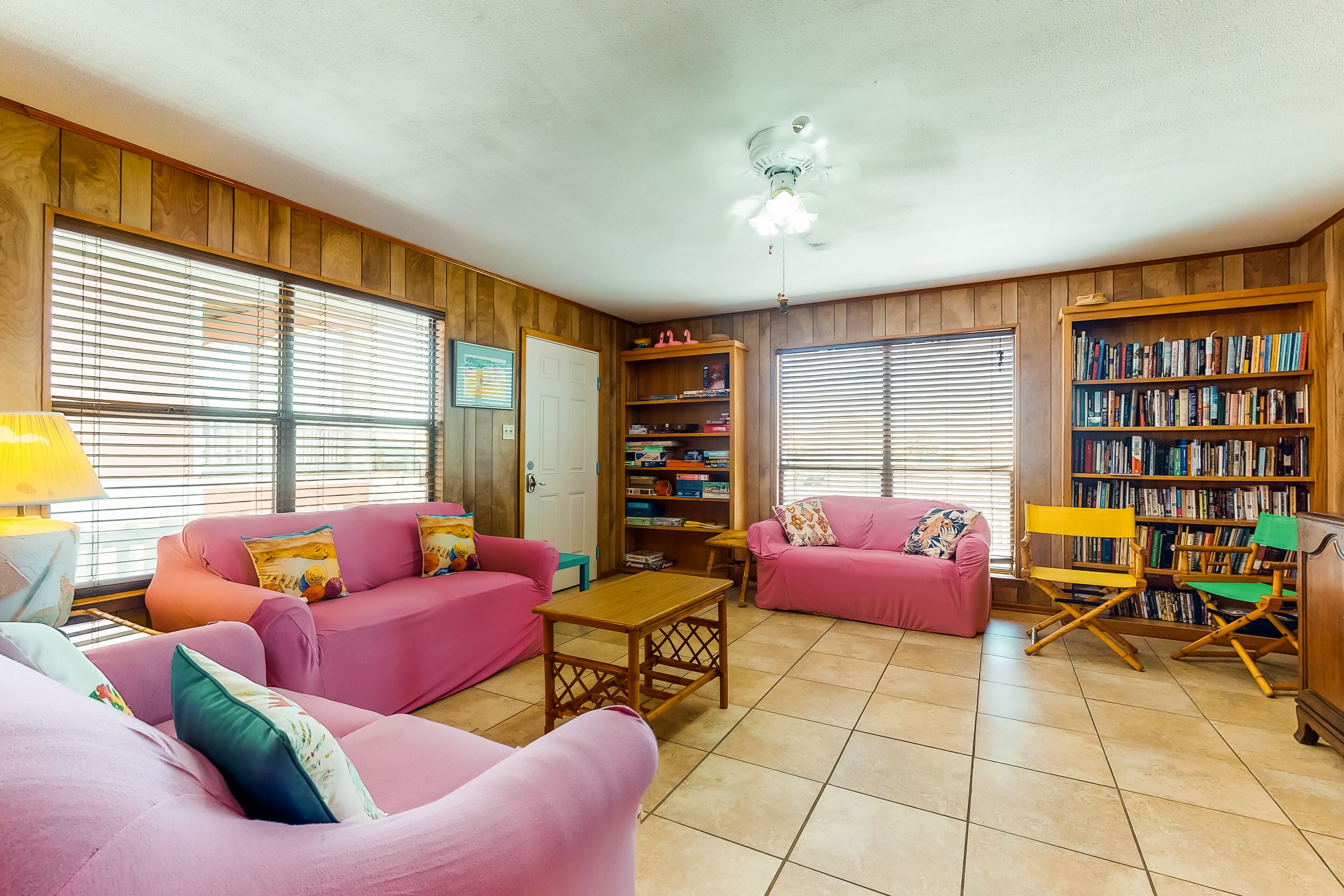 Classic gulf-view home with full kitchen, furnished decks & free WiFi