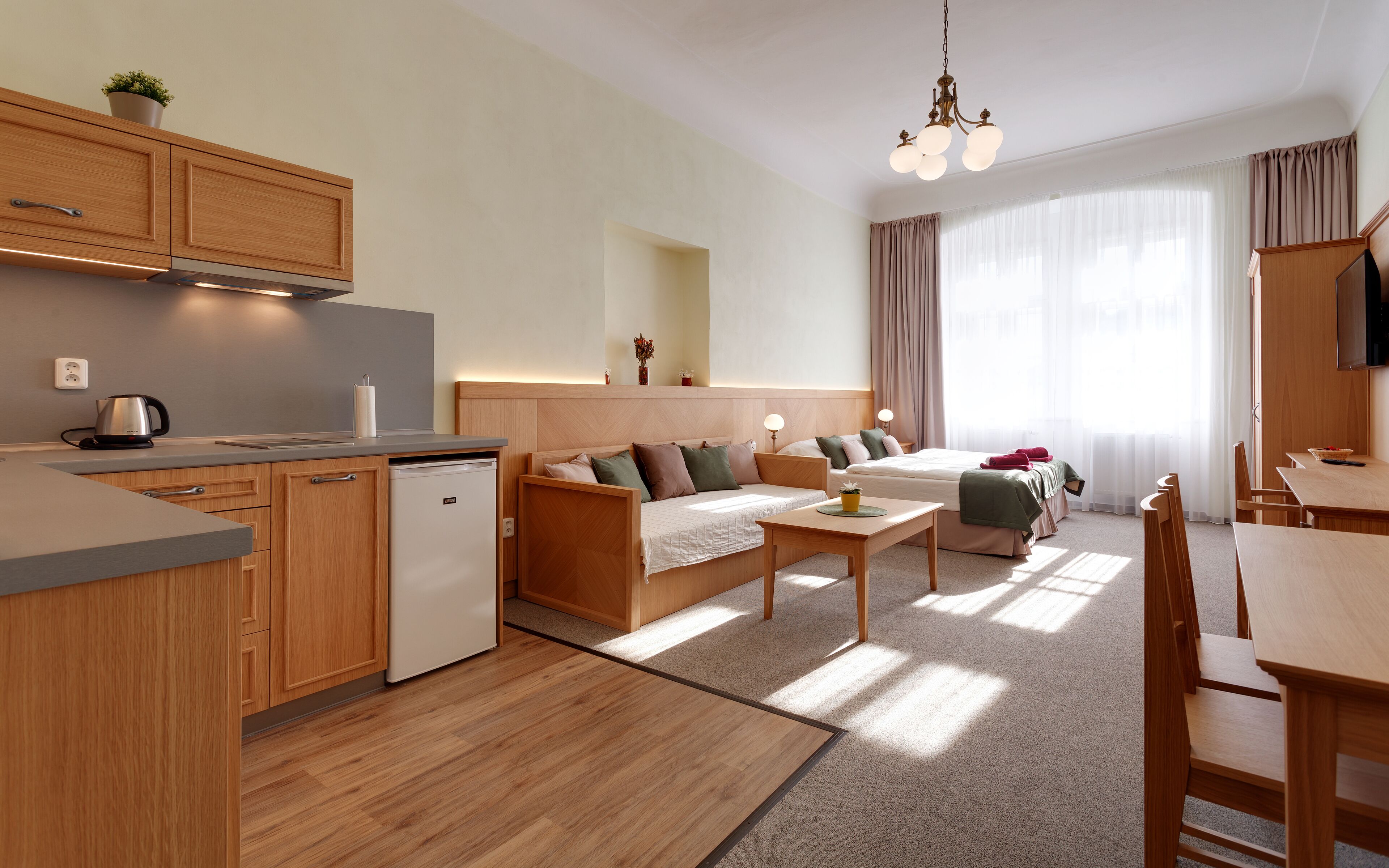 studio (large) | in-room safe, desk, blackout curtains, iron/ironing board