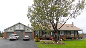 Front of property - Back Home Bed and Breakfast (Dutch Brook)