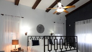 Luxury Single Room, 1 King Bed, Non Smoking | 1 bedroom, premium bedding, pillowtop beds, desk - Back Home Bed and Breakfast (Dutch Brook)