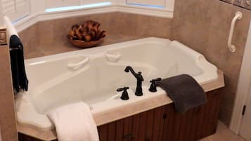 1 bedroom, premium bedding, pillow-top beds, desk