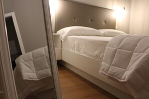 Standard Room, Balcony, Courtyard View | Premium bedding, down duvets, pillow-top beds, minibar - Palazzo Corso Umberto (Bojano)