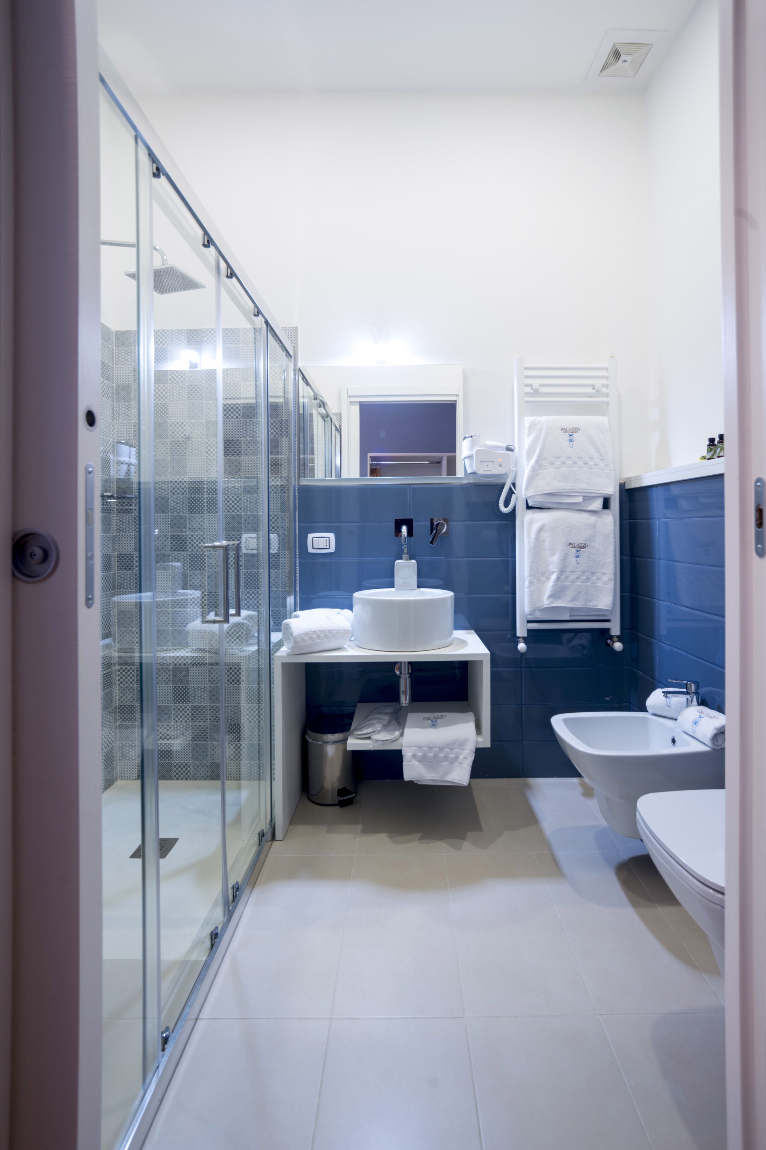 Superior-Zimmer, 1 Schlafzimmer | Badezimmer | Dusche, Regendusche, kostenlose Toilettenartikel, Haartrockner