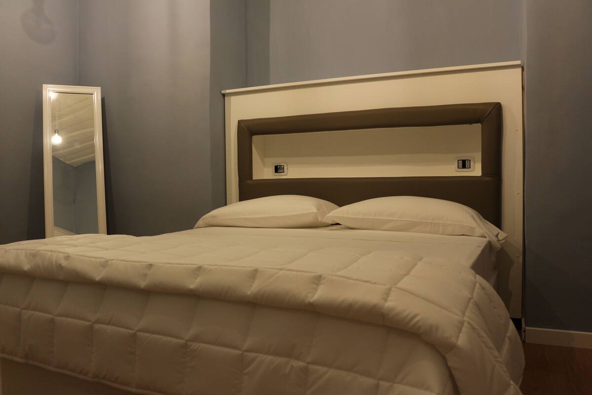 Junior Suite | Premium bedding, down comforters, pillowtop beds, minibar