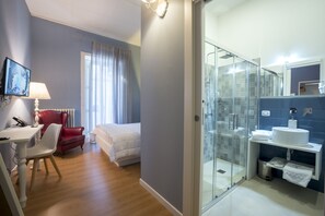 Superior kamer, 1 slaapkamer | Luxe beddengoed, donsdekens, pillowtop-bedden, een minibar