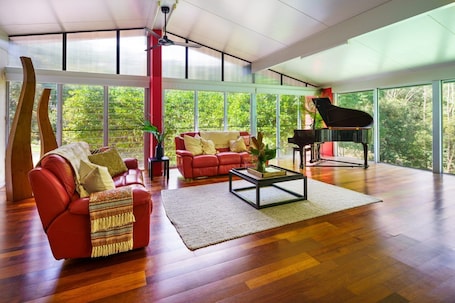 Interior. Lucas Parklands - Tranquil retreat direct access to 'Great Walk' and Lake Baroon