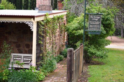 Homely Cottage nestled in the award-winning Heritage Garden