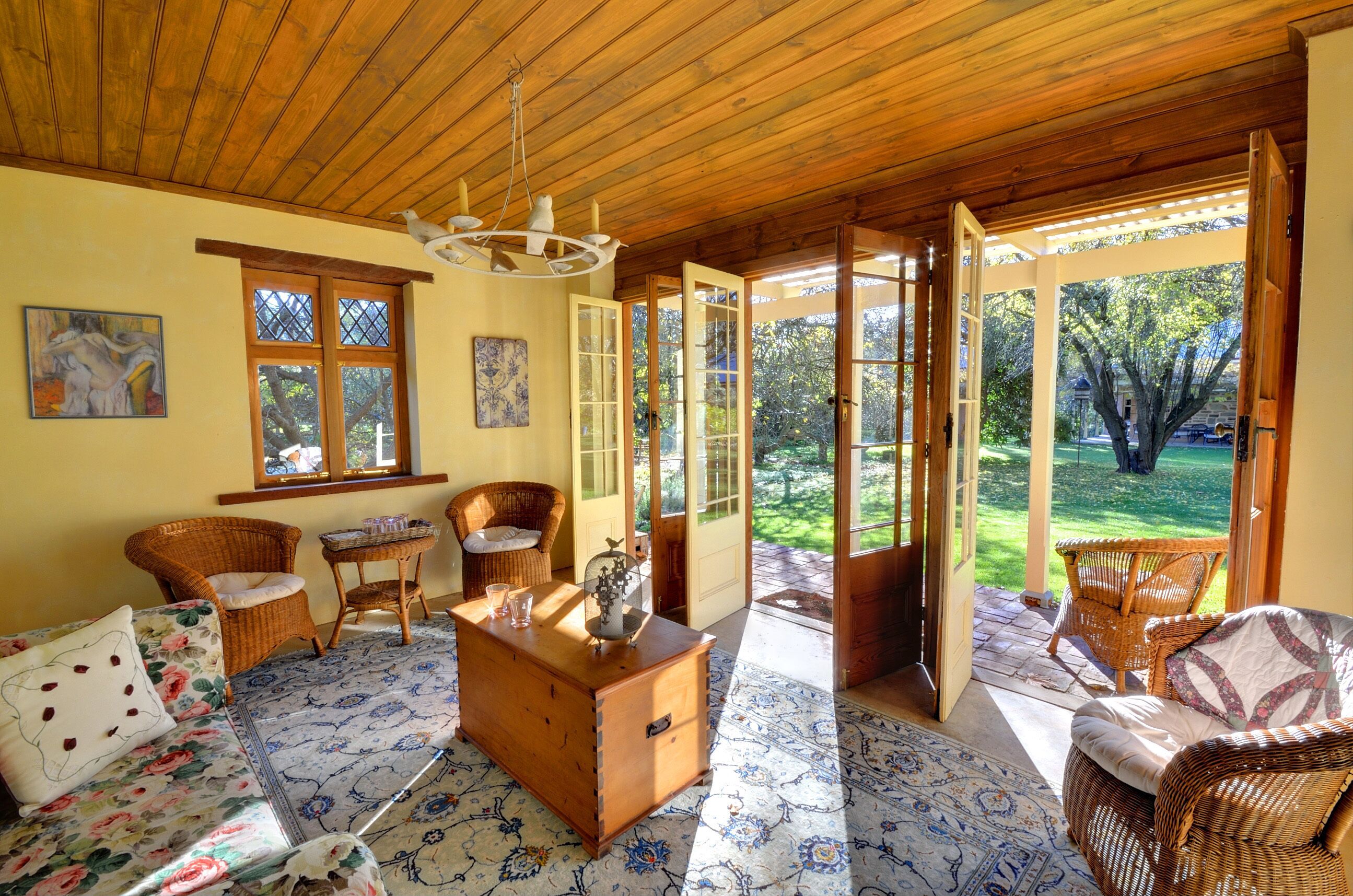 Homely Cottage nestled in the award-winning Heritage Garden — image 4