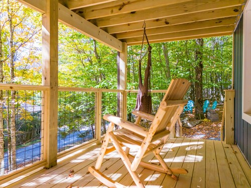 ¡NUEVO! Acogedor chalet de invierno! ¡A 5 minutos de las pistas y del resort! Duerme 9! 