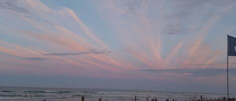 Sur la plage, serviettes de plage