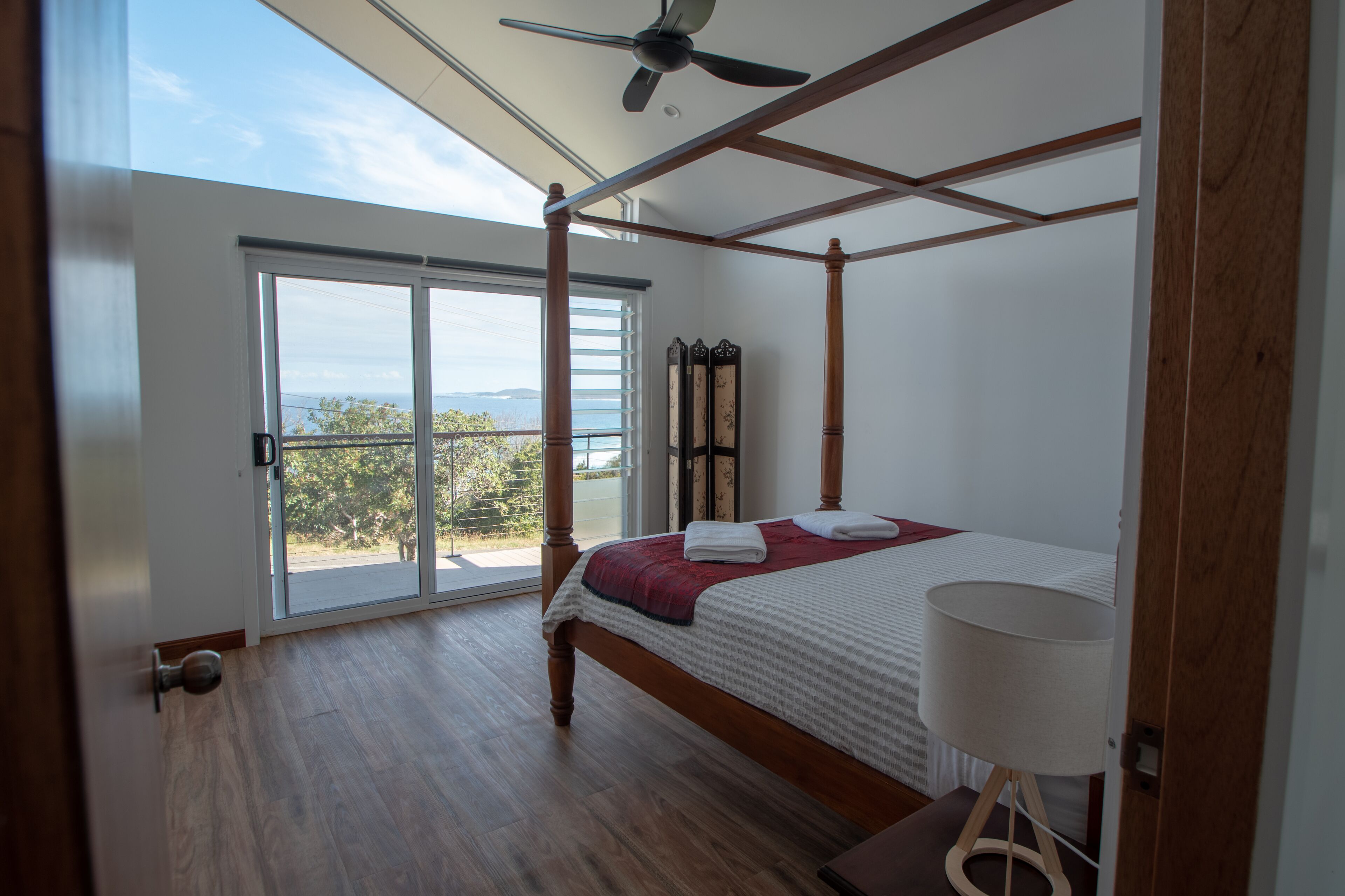 3 chambres, fer et planche à repasser, Wi-Fi, draps fournis