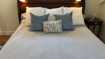 3 makuuhuonetta, silitysrauta/-lauta, ilmainen Wi-Fi, vuodevaatteet