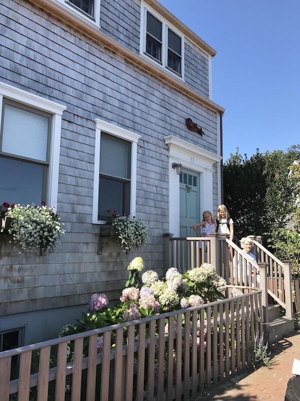 Exterior - 3 bedroom 2 1/2 bath house 1 1/2 Blocks From Main Street, one block from harbor. (Nantucket)