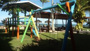 Children's area - 2-suite house 50m from the sea/Garden and private parking/Swimming pool/Air conditioning/No condominium (Arraial d'Ajuda)