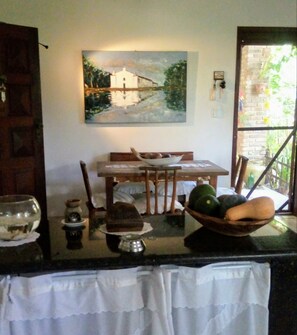 Dining - 2-suite house 50m from the sea/Garden and private parking/Swimming pool/Air conditioning/No condominium (Arraial d'Ajuda)