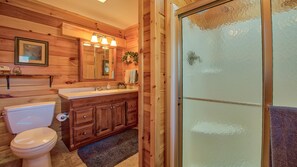 Shower, jetted bath, hair dryer, towels - JULY 4TH+ AVAILABLE;  MT VIEWS, ATTACHED GARAGE, FLAT PAVED PARKING, PET FEE. (Maggie Valley)