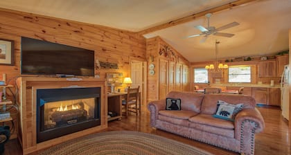 OPEN MEMORIAL DAY WKEND, MT. VIEWS ATTACHED GARAGE FLAT PAVED PARKING, PET FEE.