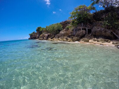 BEAUTIFUL AND ELEGANT 5 BDRM OCEAN FRONT HOUSE WITH DIRECT ACCESS TO THE OCEAN