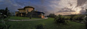 Property grounds - Simply the best, incredible views, pool, breakfast and a friend in the area! (Nuevo Arenal/Tilaran)