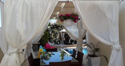 Villa avec piscine privée, vue sur mer, gazon et belvédÚre