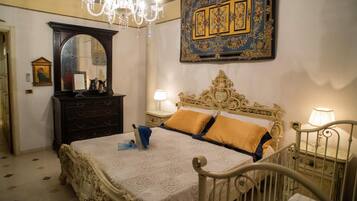 4 Schlafzimmer, Schreibtisch, Bügeleisen/Bügelbrett, WLAN