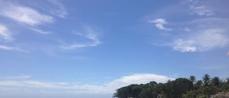 Beach nearby, sun loungers, beach towels