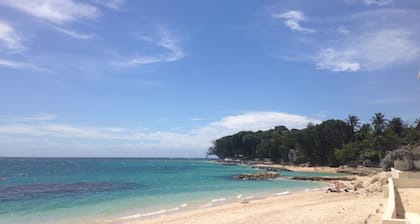 Bienvenido a su casa de vacaciones del Caribe, a minutos de la playa. 