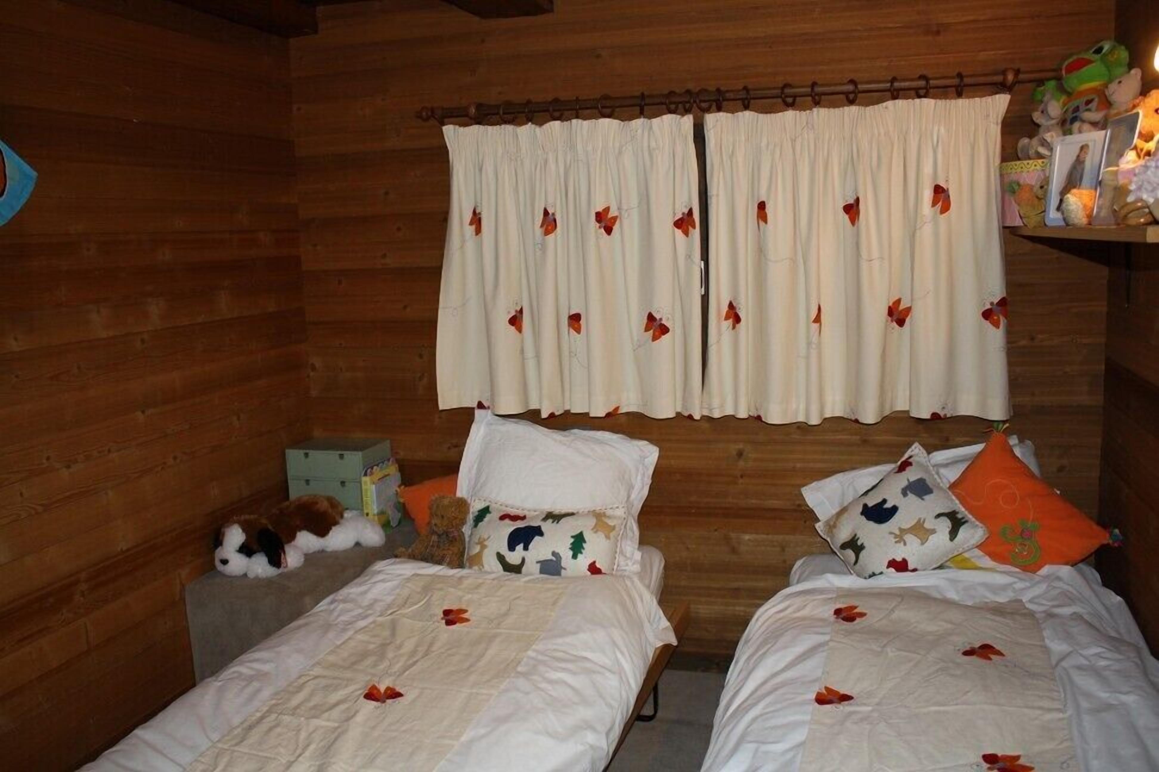 3 bedrooms, WiFi, bed sheets