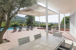 Outdoor dining - Lluc Jesus area 5 min from Ibiza, private pool, BBQ, wifi (Ibiza)