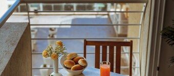 Modern 2 Bedroom Sea View Apartment