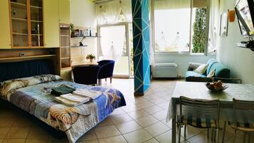 1 bedroom, iron/ironing board, travel cot, free WiFi