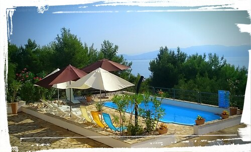 Neues Ferienhaus mit toller Aussicht, Pool! 6 Einheiten, Insel Šolta, Kroatien (16+ Gäste)