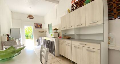 Villa 5 Chambres climatisĂ©es sur 2000mÂČ prĂšs d'un port de pĂȘche et restaurants.