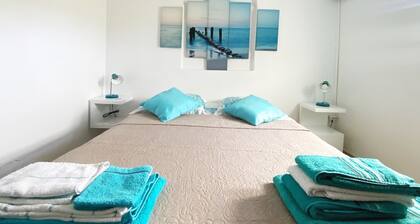 Villa 5 Chambres climatisĂ©es sur 2000mÂČ prĂšs d'un port de pĂȘche et restaurants.