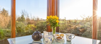 Thairn cottage ideal for 2, rural, 3 miles from Kelso. Wood stove All on 1 level