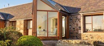 Thairn cottage ideal for 2, rural, 3 miles from Kelso. Wood stove All on 1 level