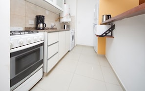 Apartment, Multiple Beds, Non Smoking, City View | Private kitchen | Fridge, microwave, coffee/tea maker, cookware/dishes/utensils - Bvd. Illia AX9 (Córdoba)