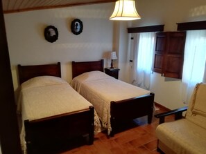 4 室のベッドルーム、アイロン / アイロン台、インターネット、ベッドシーツ