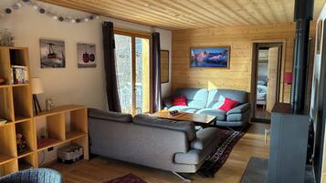 Télévision, lecteur de DVD, livres, chaßne hi-fi