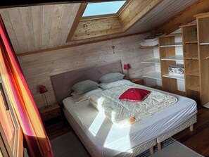 4 bedrooms, iron/ironing board, WiFi
